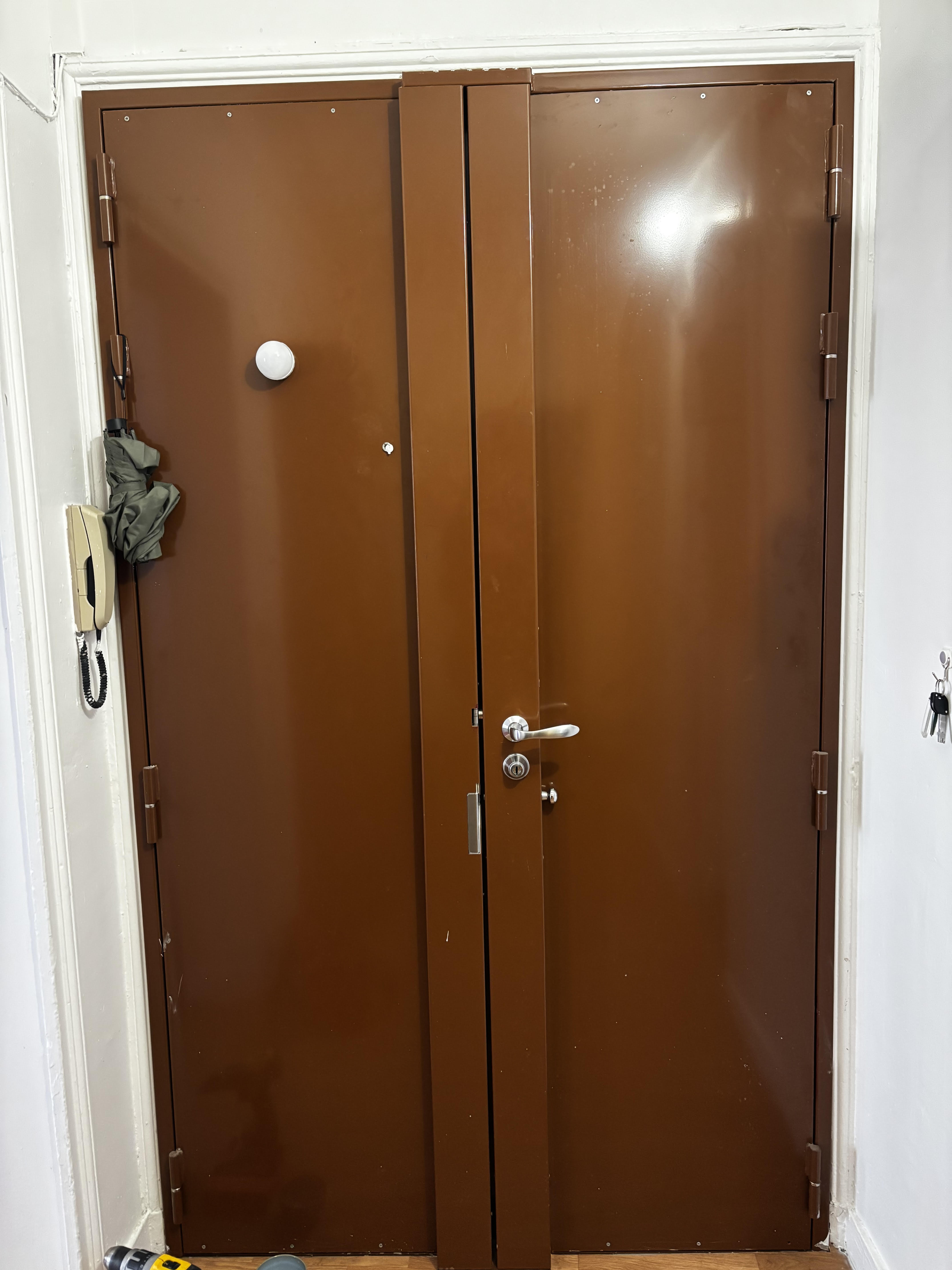 Installation porte blindée double vantaux Paris — Serrurerie du Caire
