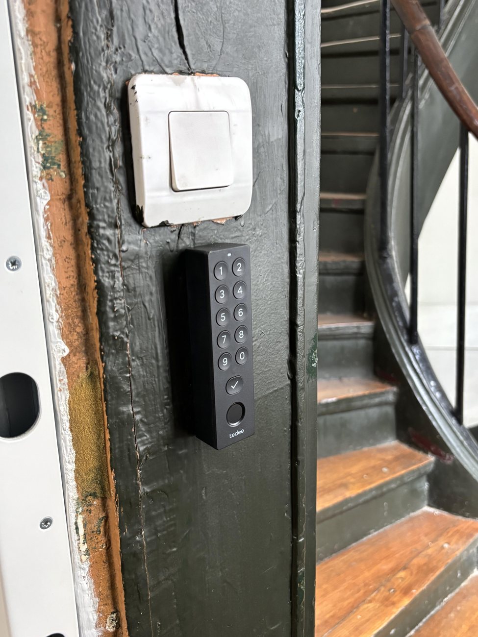 Installation d'une serrure connectée Tedee — serrurier, intervention Paris